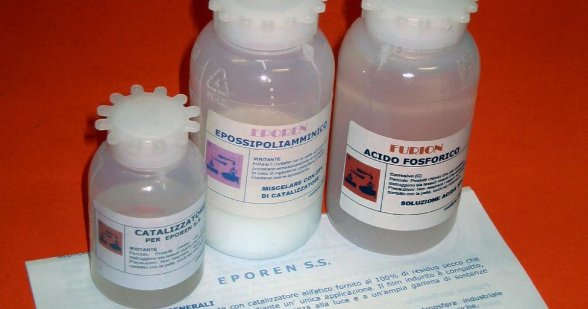 Fuel tank lining kit. One kit will treat 10/11 litre tank suitable for