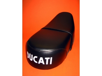 Plain saddle with Ducati brand, perfect replica, for Ducati Scrambler (harder rubber)