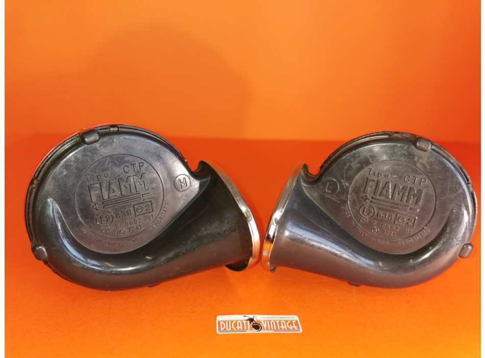 Pair of 6V FIAMM motorcycle horns, original in excellent condition. 
