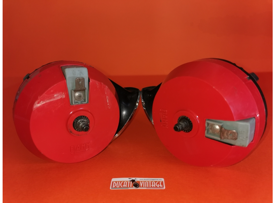 Pair of 6V FIAMM motorcycle horns, original in excellent condition. 