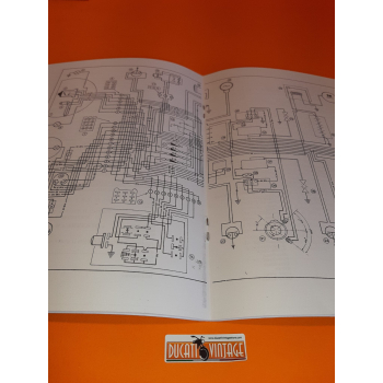 Instructions for use and maintenance Ducati 900 SD Sport Desmo "Darmah" in Italian language