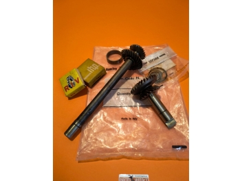 Ducati original new kit, perfect, consisting of: upper and lower bevel gear plus bearings, spacer and washers for single-cylinder 350 cc engine
