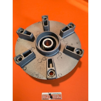 Original sprocket hub, used, reconditioned in excellent condition, sandblasted and has new bearings and oil seals suitable for all Ducati 250-350cc single cylinders