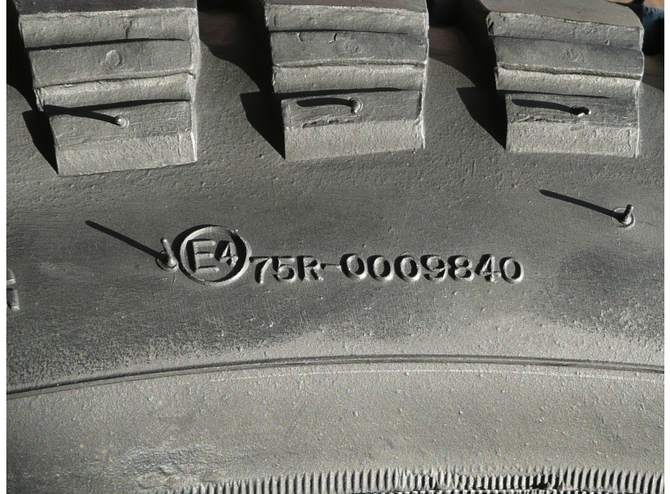 Back tyre 4.00x18 approved, design MT53 like original for Ducati Scrambler