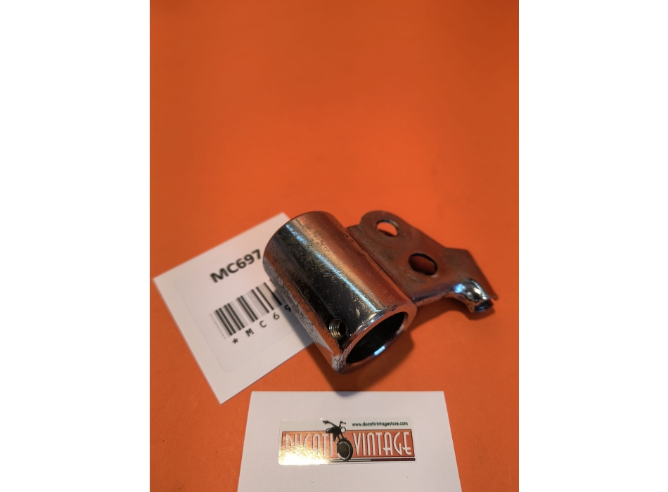 No. 1 right lever support, original, in good condition, for single cylinder Ducati Scrambler 250cc and for Scrambler 250 America 