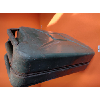 Tank lt. 20 metal, good condition, no dents (see photos)