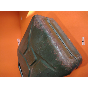 Tank lt. 20 metal, good condition, no dents (see photos)