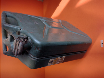 Tank lt. 20 metal, good condition, no dents (see photos)