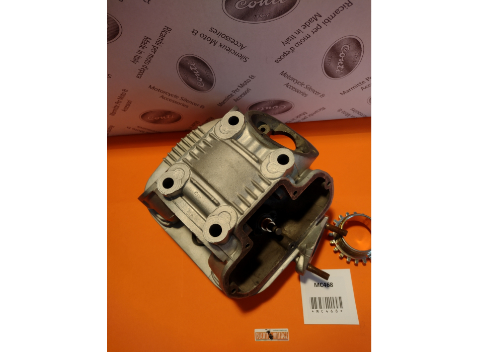 Original Ducati wide case 450cc single cylinder head in excellent condition, valve guides and new valves, exhaust ring thread excellent condition.
