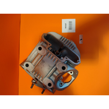 Original Ducati wide case 450cc single cylinder head in excellent condition