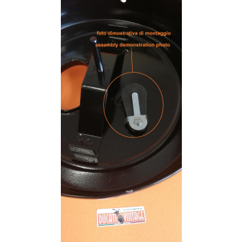 Oil breather valve in the filter box (black)